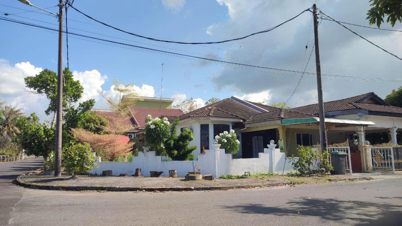 Pulai Field Aa Homestay Kangar Extérieur photo